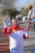 国际奥委会主席巴赫在北京传递冬奥会火炬   