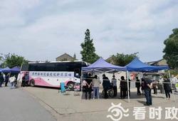 江苏苏州：新冠疫苗流动接种车开到“家门口”