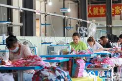 看中国·千家万户的事 安徽阜南这个厂：扶贫车间变身致富企业