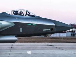 空军发言人首提“中国第五代战机歼-20”！科普帖来了