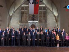 首届欧洲政治共同体领导人会议在布拉格举行