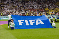中国足球少年，成为世界杯护旗手！