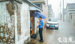 致敬奋斗者｜村民“流动服务车”开在暴雨中