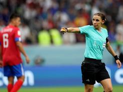 追光丨史上第一位执法男足世界杯的女性主裁判登场了