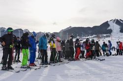 新疆乌鲁木齐市滑雪场迎客 开启今冬冰雪之约