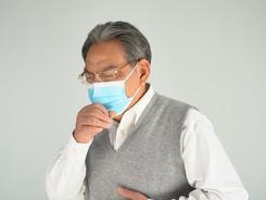 国务院联防联控机制：咳嗽是机体的保护性反射 本身不会引起肺炎