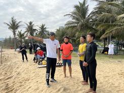 中国冲浪队出国外训力争奥运资格