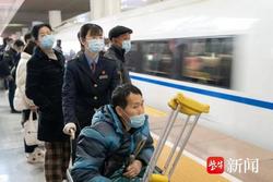 南京火车站有个延续了55年的“爱心驿站” ，记者探访“158”雷锋服务站