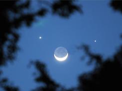 罕见五星伴月 全球皆可观测
