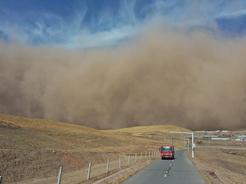 沙尘暴蓝色预警：13省区市将遭遇沙尘天气 内蒙古局部强沙尘暴