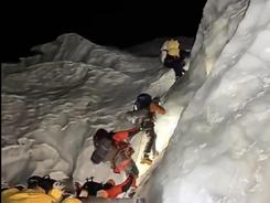 “珠峰凌晨两点还在堵”上热搜，拍摄者回应：是误传