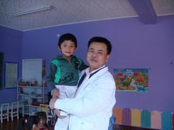 经验做法全球推广，这位中国医生想让所有人听清世界