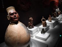 考古人员在秘鲁发掘出约3000年前木乃伊