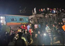 印度列车脱轨相撞事故死亡人数升至233人