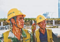 影像致敬高温下的坚守者——市摄影家协会滨淮高速和滨海港铁路支线采风行
