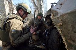 外媒：为躲避战场，众多乌克兰人选择行贿