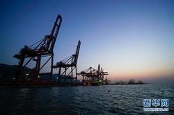 上半年，全国港口完成货物吞吐量同比增长8%