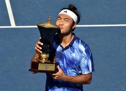 中网巡香港公开赛：特日格乐夺得男单冠军