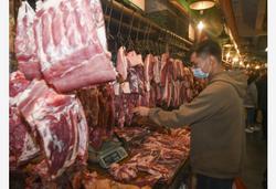 又便宜了！猪肉价格大降超40%！接下来会涨吗？