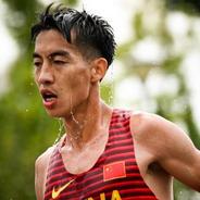 快讯 | 2小时07分09秒 杨绍辉打破中国马拉松纪录