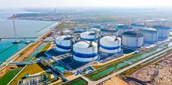 江苏盐城：“绿能港”迎来今年首艘进口LNG船舶