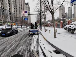 新河街道：全力清除积雪保障居民出行安全