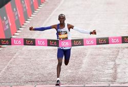 马拉松世界纪录保持者基普图姆去世
