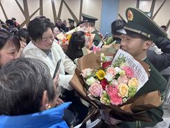 许河镇:暖心迎接退役士兵返乡