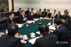 江苏代表团审查计划报告和草案、预算报告和草案