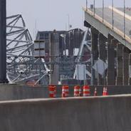 集装箱船撞击致桥塌 美国马里兰州进入紧急状态