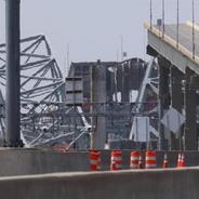 美国撞桥事故残骸拆除作业因天气推迟