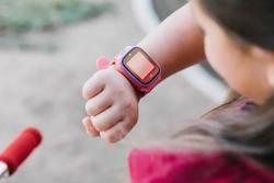 儿童智能手表莫在“手机化”路上越走越远