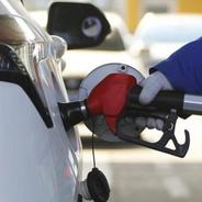 今日24时起，国内汽、柴油价格每吨分别降低235元、225元