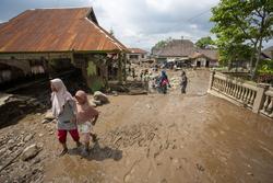 印尼山洪死亡人数升至58人　另有35人失踪