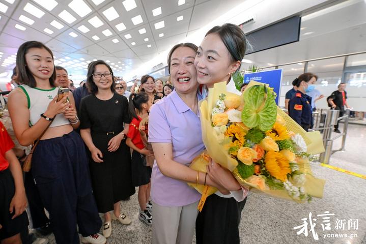 鹽城奧運(yùn)冠軍郝婷回家