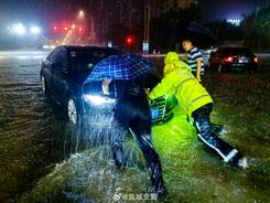 雨情就是命令！全城“應(yīng)戰(zhàn)”！